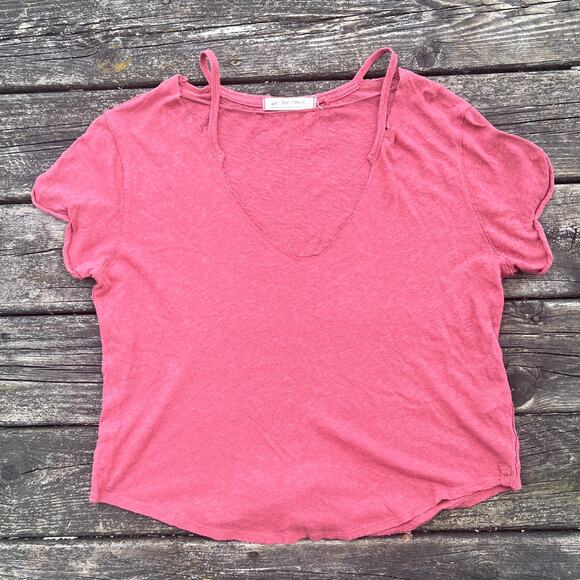 We The Free Red V Neck Distressed Raw Hem Casual T Shirt Top Women's XS - Picture 4 of 8